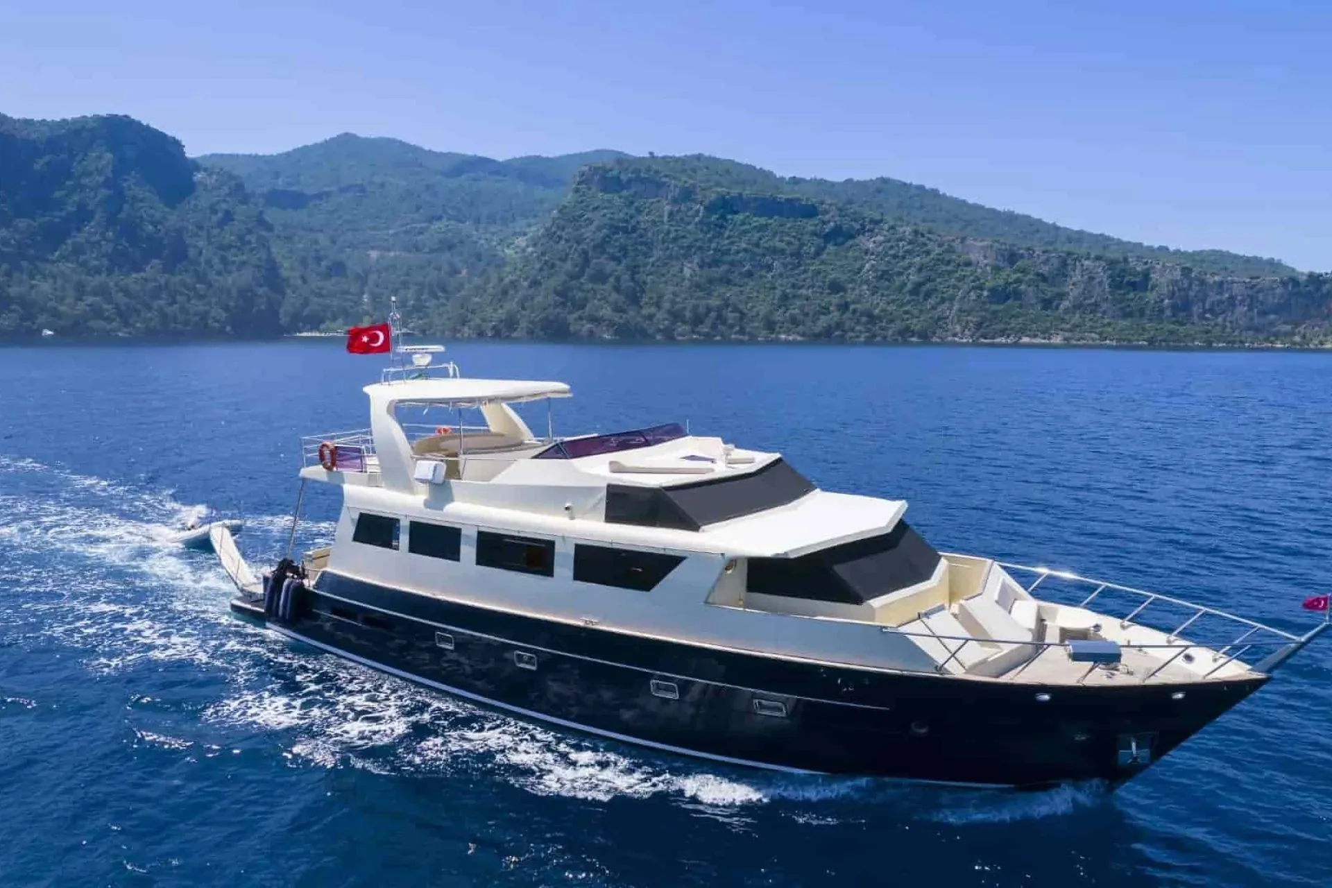 Göcek Motoryat Kiralama: Ege’nin En Özel Koylarında Lüks ve Özgürlüğü Keşfedin