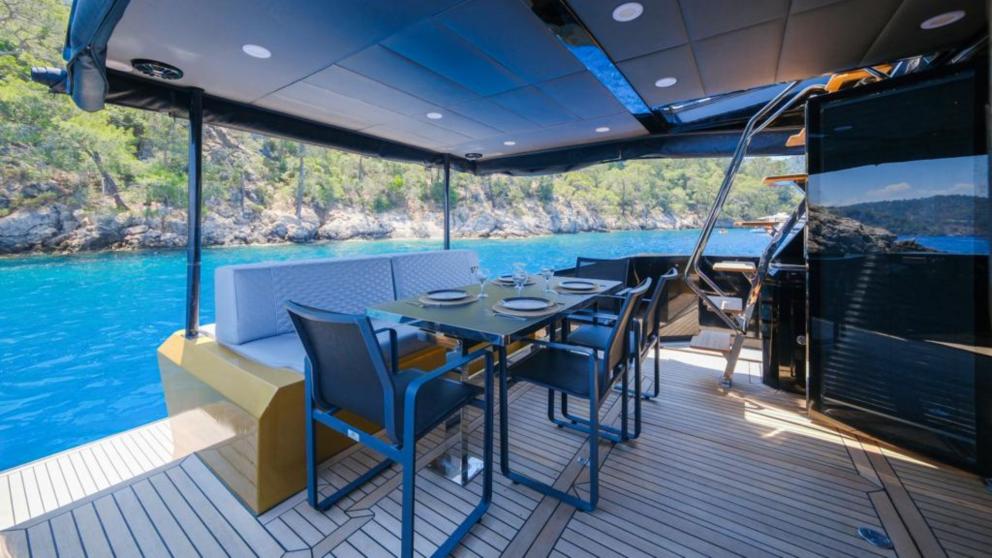 gocek-motoryat-fethiye-trawler-kiralama (1) Göcek Motor Yat Kiralama – Mazu 58 ile Lüks Deniz Tatili Göcek Motor Yat Kiralama | Mazu 58 Lüks Motor Yat ile Göcek Koylarında Özel Tatil Göcek motor yat kiralama seçenekleri arasında öne çıkan Mazu 58 motor yat, Göcek’in eşsiz koylarını keşfetmek isteyen misafirler için konfor, hız ve lüksü bir arada sunar. Modern tasarımı ve yüksek performansı sayesinde Göcek ve çevresinde unutulmaz bir deniz tatili yaşayabilirsiniz. Türkiye’nin en popüler yat turizmi bölgelerinden biri olan Göcek, turkuaz koyları, sakin denizi ve doğa ile iç içe atmosferi ile motor yat kiralama için ideal destinasyonlardan biridir. Özellikle günübirlik veya haftalık motor yat kiralama seçenekleri ile Göcek’in gizli koylarını keşfetmek mümkündür.